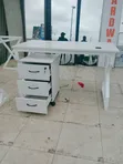 Kabati Nyeupe ya Hifadhi na Meza ya Ofisi - 1