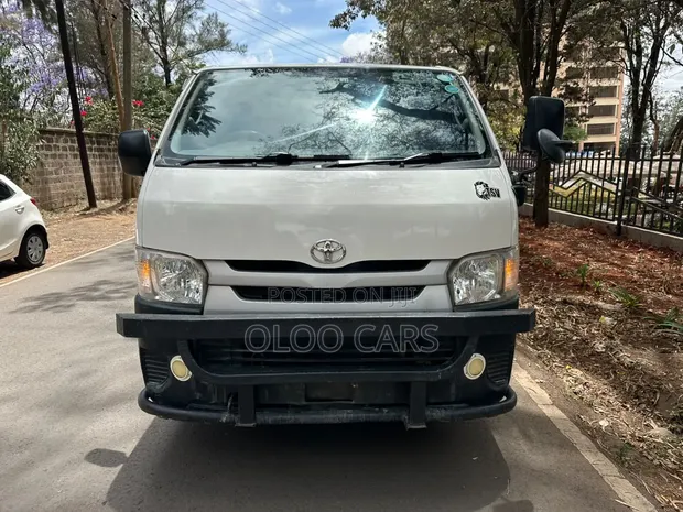 Toyota HiAce 2015 White - 1
