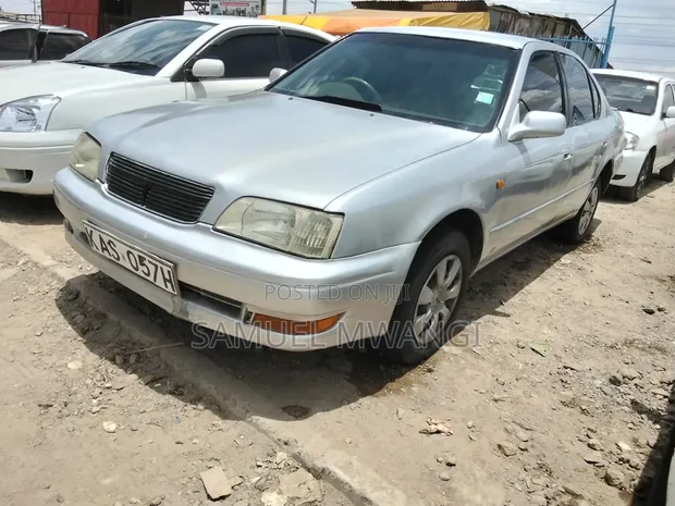 Toyota Camry 2001 Nyeupe - 1