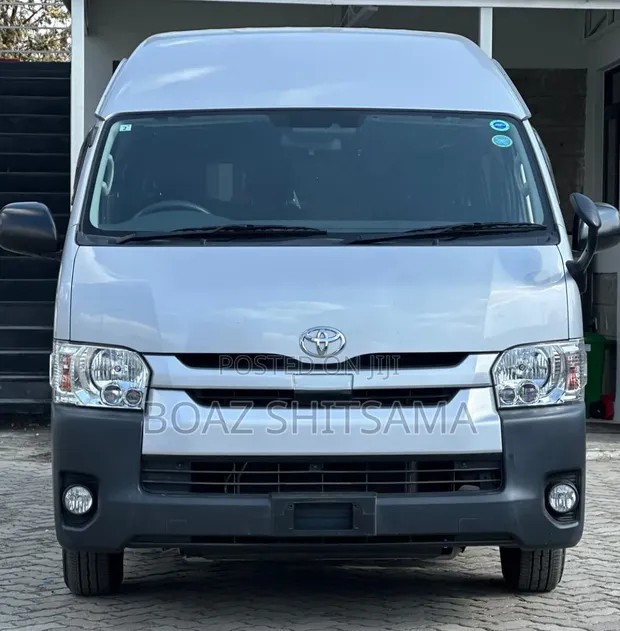 Toyota HiAce GL 2019 - 1