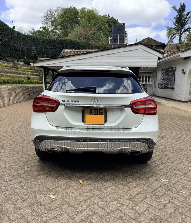 Mercedes-Benz GLA 250 2016 White - 1