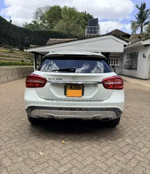 Mercedes-Benz GLA 250 2016 Nyeupe