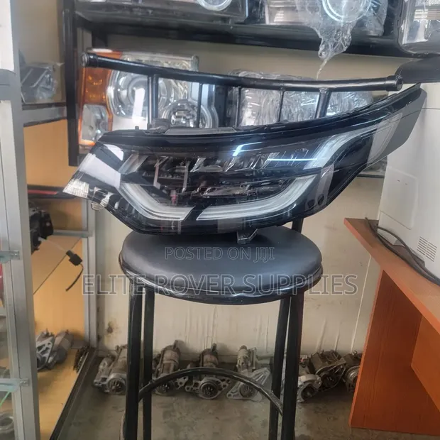 Land Rover Discovery 5 Headlights (Used) - 1