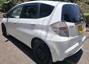 Honda Fit Hybrid 2012