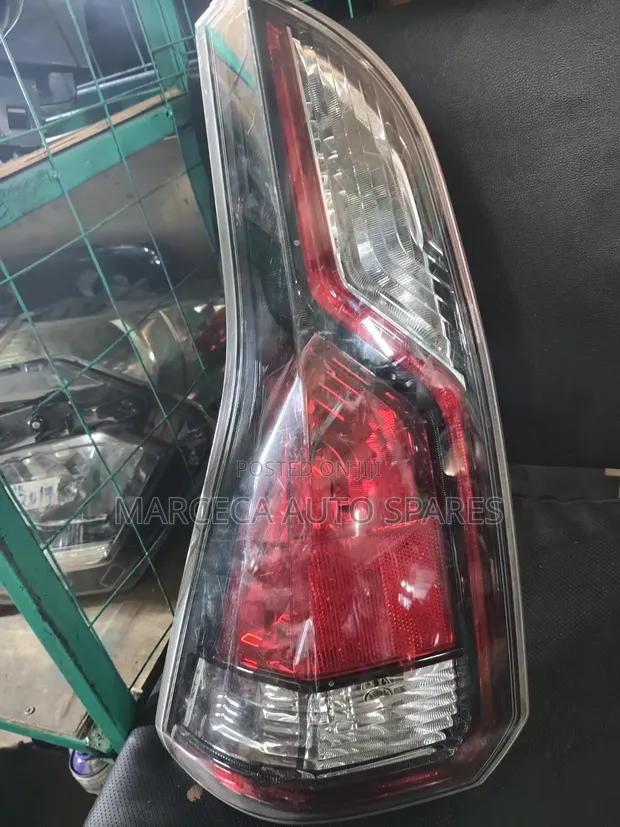 Taillight ya Nissan Serena (Iliyotumika) - 1