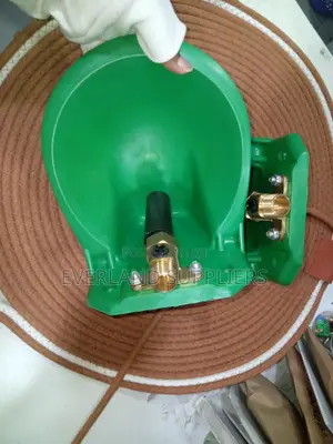 Bakuli la Vitanda vya Kunywa Mbuzi - Plastiki