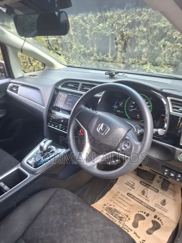 Honda Fit Shuttle 1.5 G 2WD Hybrid 2019 Silver - 1
