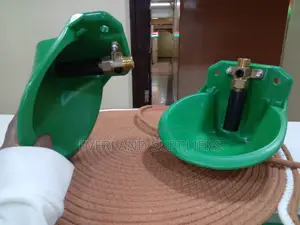 Tangi la Maji kwa Mbuzi wa Shambani - Plastiki