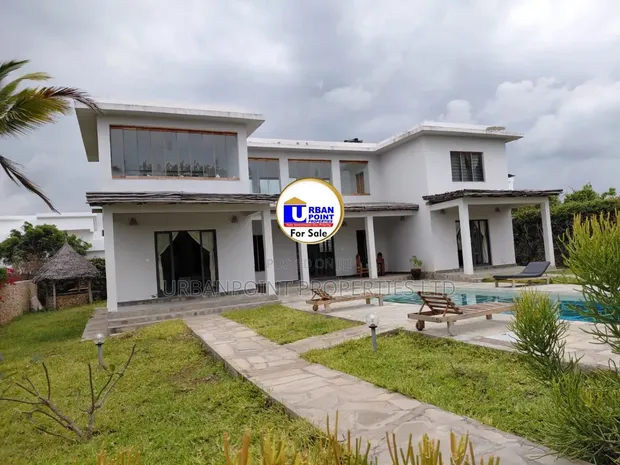 3 Bedroom House with Pool & Staff Quarters in Watamu - 1