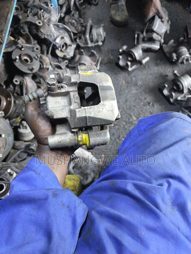 Used Rear Brake Calipers for Toyota Wish, Caldina, Avensis - 1
