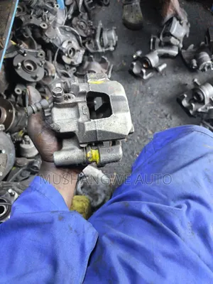 Brake Calipers za Nyuma Zilizotumika kwa Toyota Wish, Caldina, Avensis