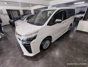 Toyota Voxy V 2WD 8-Seater 2019 Nyeupe