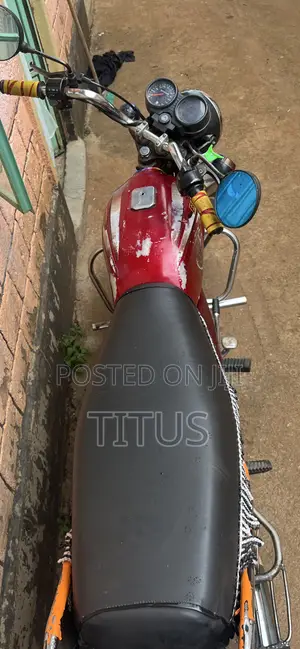 Bajaj Boxer 100 2020 Nyeusi