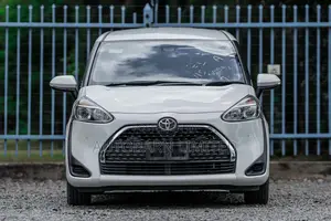 Toyota Sienta 1.5 FWD (6-seater) 2020 Nyeupe