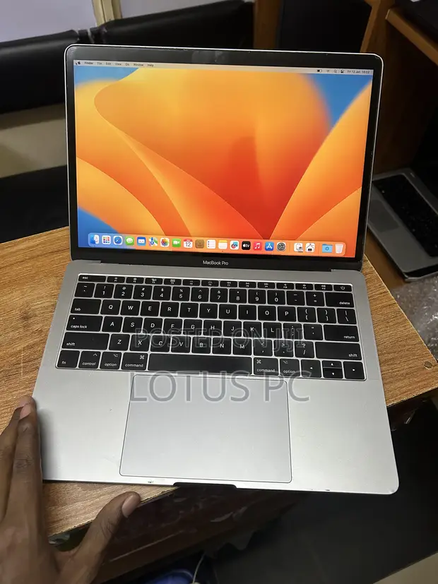 Apple MacBook Pro 2017 13.3" Intel Core i5 8GB RAM 256GB SSD - 1