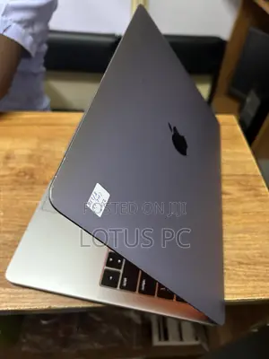 Apple MacBook Pro 2017 13.3" Intel Core i5 8GB RAM 256GB SSD