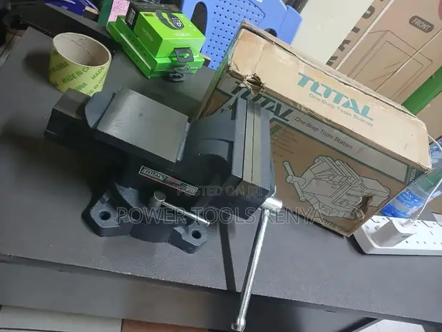 TOTAL Bench Vise 6" yenye Msingi wa Kuzunguka - 1