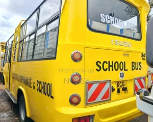 Isuzu NQR 2015 Bus - Yellow