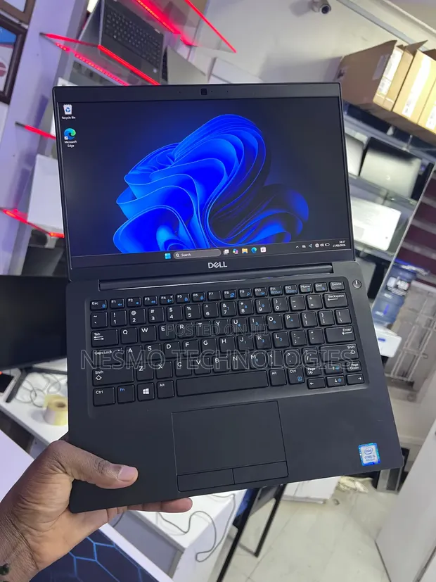 Dell Latitude 7390 Laptop - 8GB RAM, 256GB SSD, i5 - 1