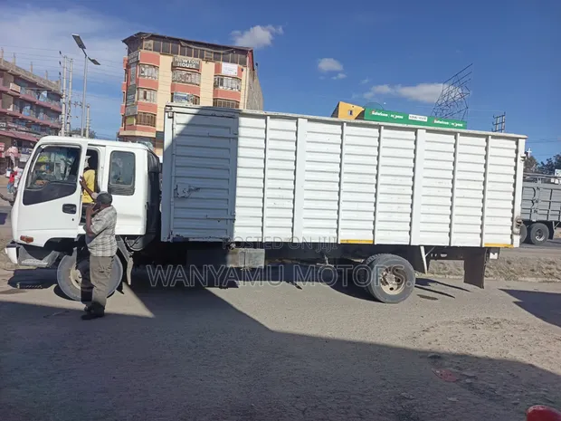 Truk Isuzu FRR 90 - 1