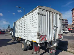 Isuzu FRR 90 Truck