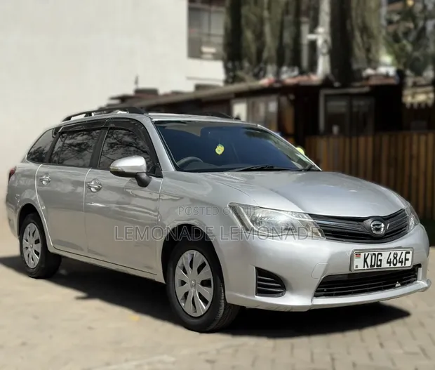 Toyota Corolla Fielder 1.8 Petrol FWD 2014 Silver - 1