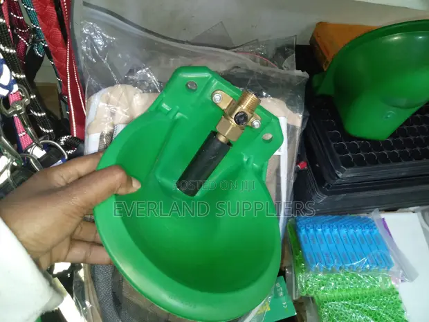 Chombo cha Plastiki cha Kunyweshea Mbuzi - 1