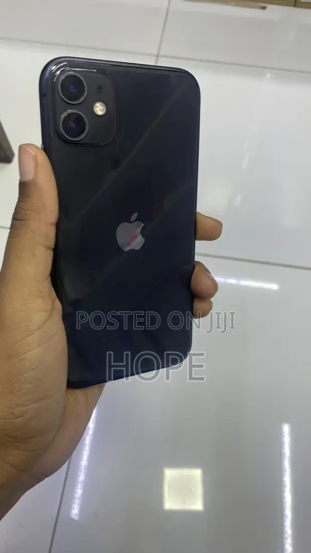 Apple iPhone 11 128GB Nyeusi - 1