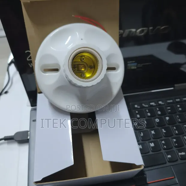 Mini Kamera ya Mtindo wa Soketi ya Balbu kwa Ulinzi wa Ndani - 1
