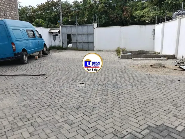 Inauzwa: Yadi kwenye Plot ya 1/4 Acre Mwembeni, Bamburi - 1