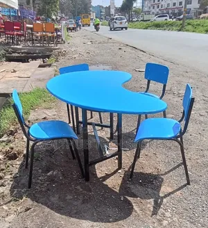 Oval 8+ Seater Dining Set ya Mkahawa
