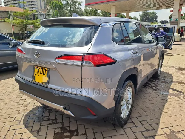 Toyota Corolla Cross 2022 Silver - 1