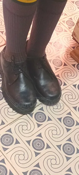 Viatu vya Shule vya Ngozi Nyeusi