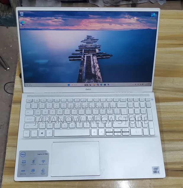 Dell Inspiron 7566 Laptop 8GB RAM, 256GB SSD - 1
