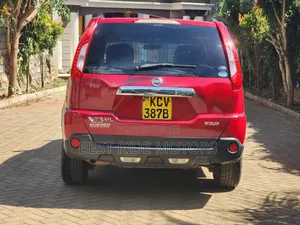 Nissan X-Trail 2012 Nyekundu