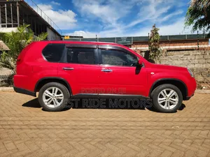 Nissan X-Trail 2012 Nyekundu