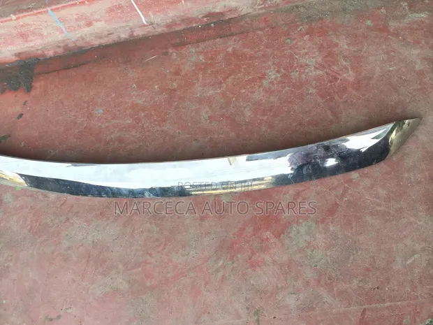 Bonnet Chrome Toyota Harrier - 1