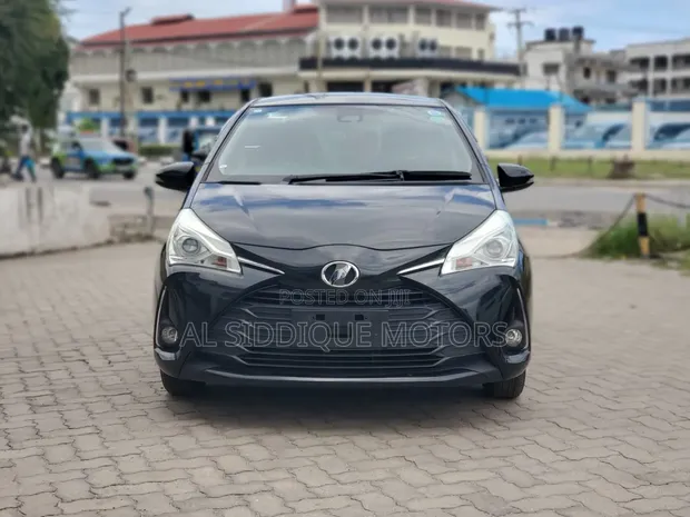 Toyota Vitz 1.0 FWD 5dr 2020 Nyeusi - 1