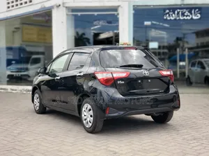 Toyota Vitz 1.0 FWD 5dr 2020 Nyeusi