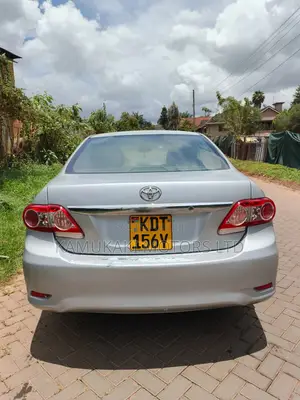Toyota Corolla 2013 Nyeupe