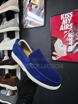 Boss Loafers za Suede Nyeusi ya Navy