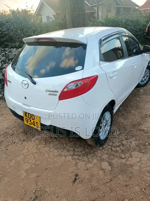 Mazda Demio 2014 Nyeupe