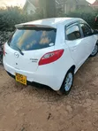 Mazda Demio 2014 Nyeupe - 1