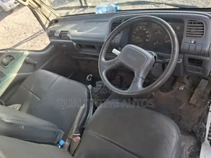 Isuzu NKR Lori la Chakula - 2015