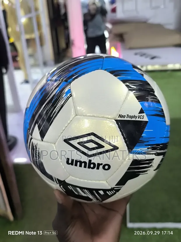 Mpira wa Kandanda wa Umbro Ukubwa wa 5 - 1