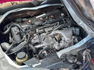 Toyota HiAce 2010 Nyeupe
