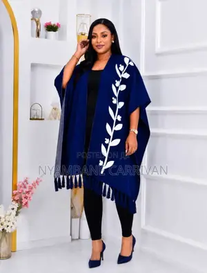 Kanzu ya Wanawake ya Adidas ya Bluu - Ya Urefu wa Goti