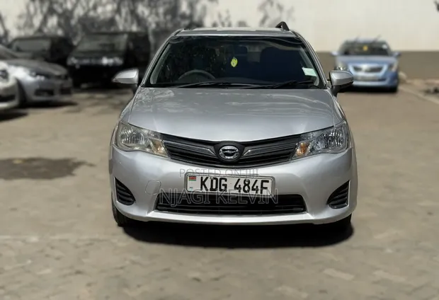 Toyota Corolla Fielder 2014 Silver - 1