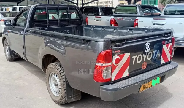 Toyota Hilux 2015 Gray - 1