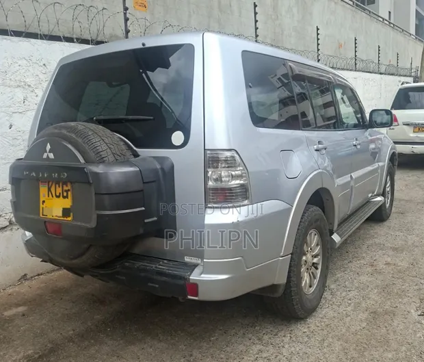 Mitsubishi Pajero Exeed 2009 Nyeupe - 1